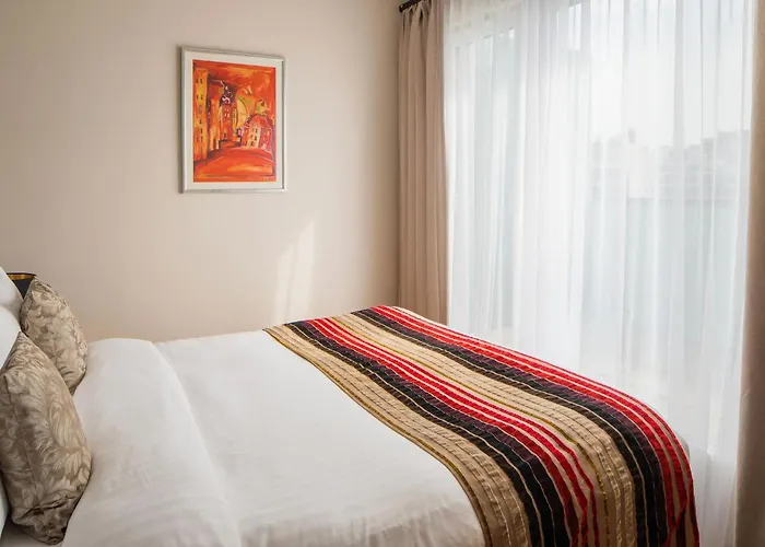 Escala Hotel & Suites