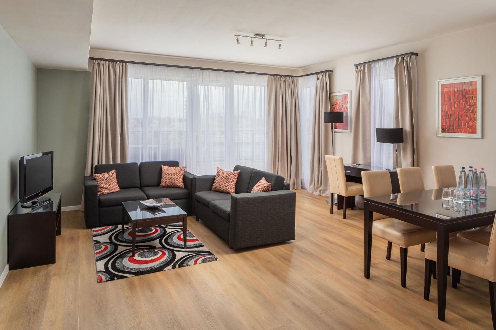 Escala & Hotel 4*