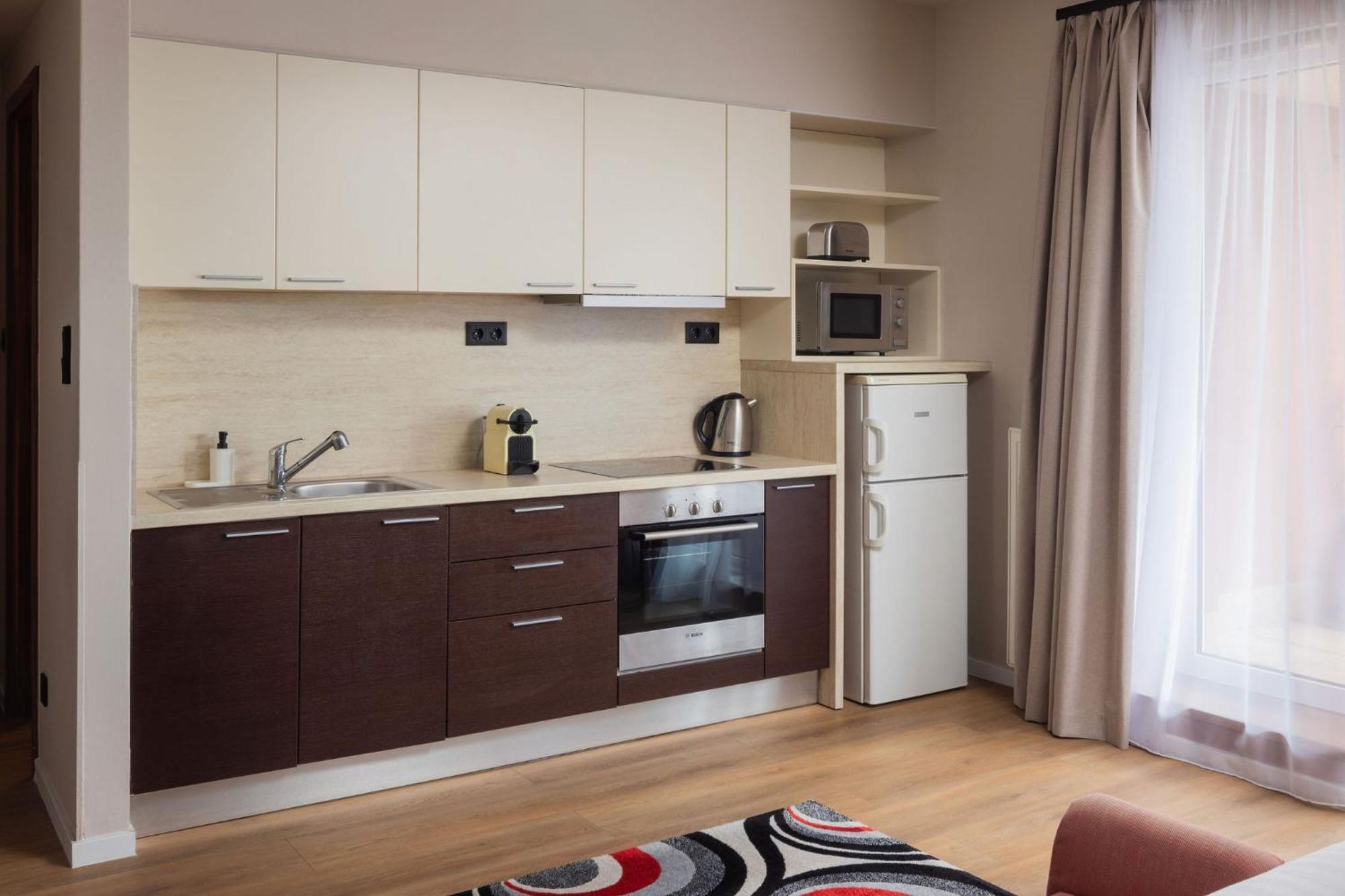 Escala & Hotel 4*