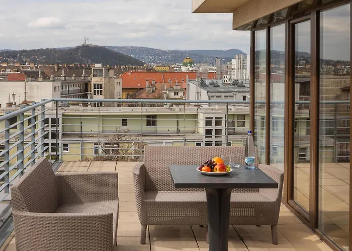 Escala Hotel & Suites